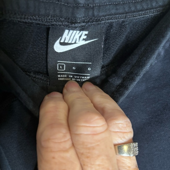 Nike Men’s Black Jogger Pants with embroidered Logo - Picture 5 of 8